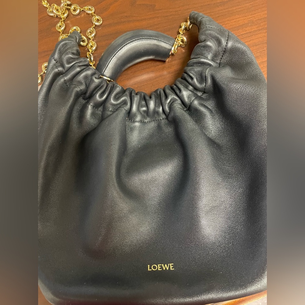 Loewe Small Squeeze bag in mellow nappa black lambskin - Picture 5 of 15
